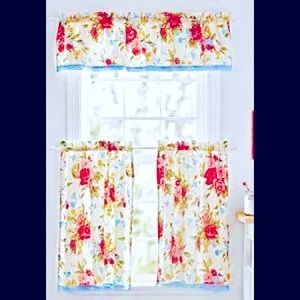 Pioneer Woman Sweet 🌹 Rose Curtains ❤️ 2 sets 🌹🌹